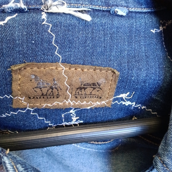 CLEARANCE SALE!! Custom Levi's Denim Jacket with Intricate White Lace - Picture 9 of 11